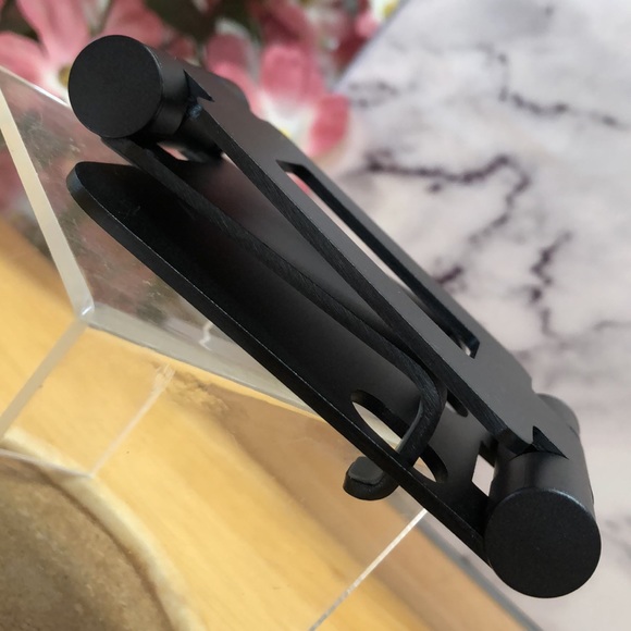 Adjustable & Foldable ~Cellphone Stand - Picture 5 of 6